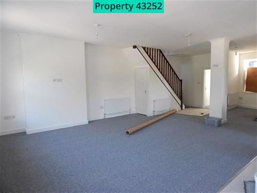 2 bedroom end of terrace house to rent - Photo 1