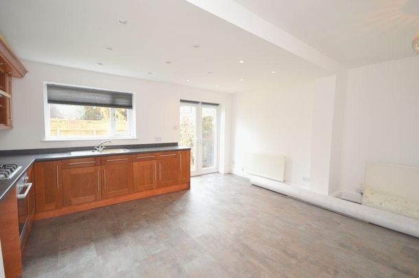 3 bedroom semi-detached house to rent - Photo 1