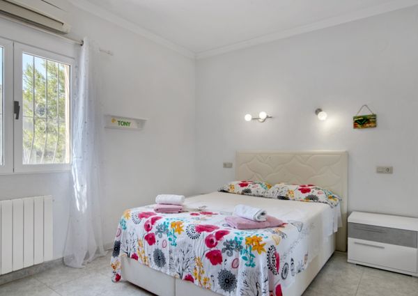 Villa for rent in Cumbre del Sol with 5 bedrooms