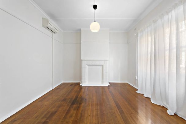 Classic Art Deco Charm in Richmond Hill - 6 Month Lease Preferred - Photo 1