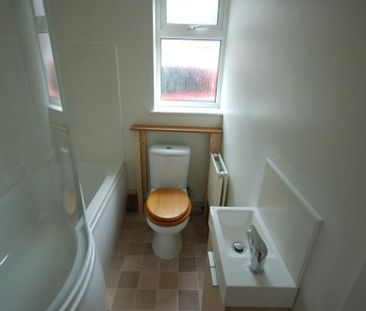 2 bedroom bungalow to rent - Photo 2