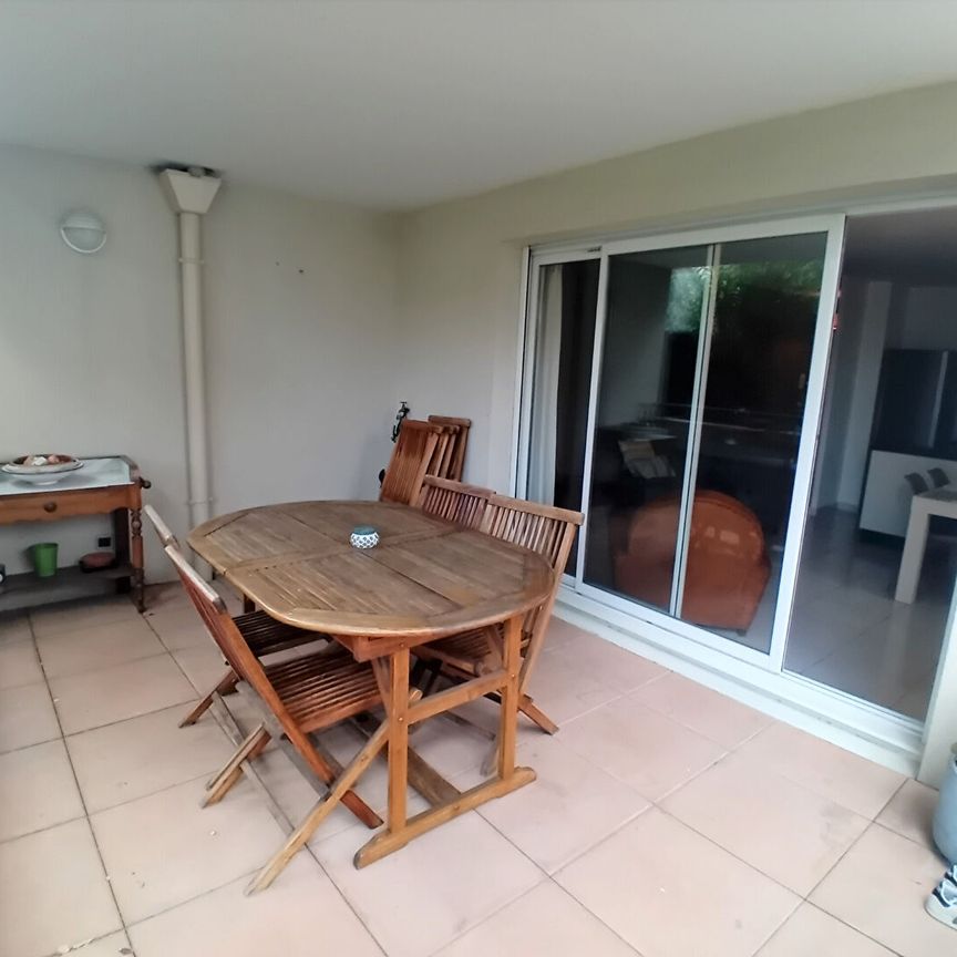 AIX LA DURANNE APPARTEMENT T3 MEUBLE AVEC TERRASSE ET GARAGE, - Photo 1