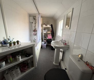 High Street - Photo 4