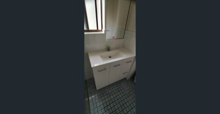 2 Bedroom Unit within stones throw to the Broadwater!! - Photo 2