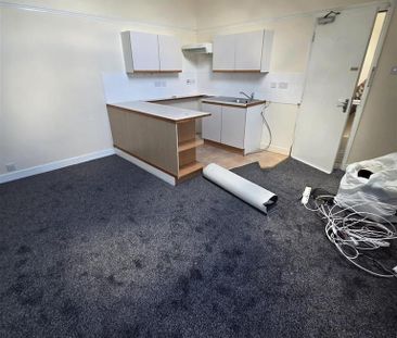 1 bedroom block of apartments to rent - Photo 2