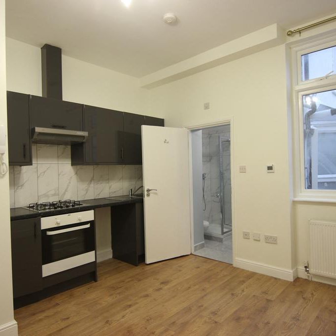 Studio to rent - Photo 2