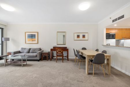 Executive Two Bedroom Apartment Opposite Hyde Park - Fully Furnished - Photo 2