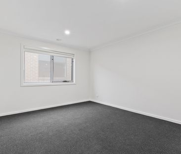10 Golden Banksia Drive, Officer VIC 3809 - House For Rent | Domain - Photo 6