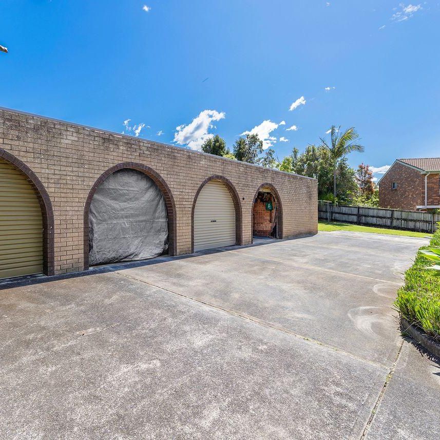 Stylish Top Floor Apartment - Photo 1