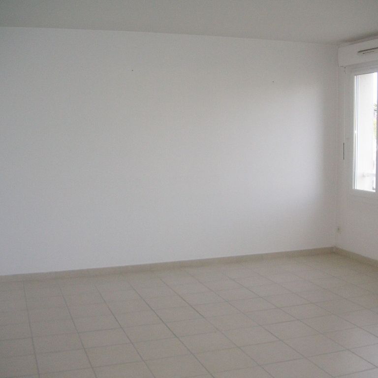 A louer appartement type F2 - centre ville Carentan - Photo 1