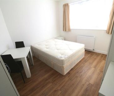 House share to rent - Photo 2