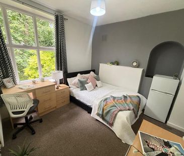 1 bedroom in a house share to rent - Photo 2