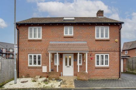 Wellesbourne Crescent, High Wycombe - Photo 4