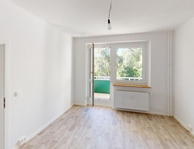 Lichterfüllte 3-Raum-Wohnung mit Weitblick - Foto 1