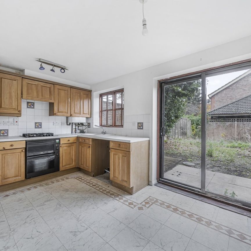 Semi-detached House to rent - Hither Farm Road, London, SE3 - Photo 1