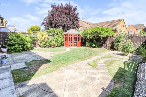 4 bedroom detached house to rent - Photo 1