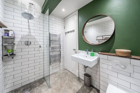 3 bedroom mews to rent - Photo 2