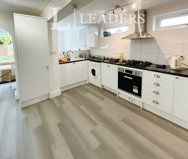 House to rent - Photo 2