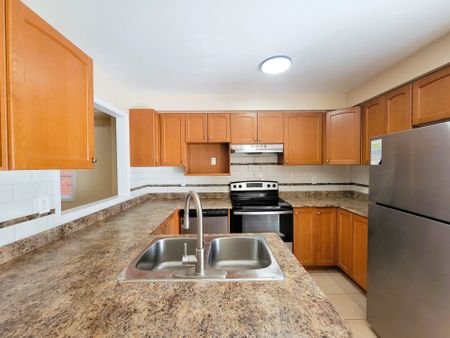 For Lease - 116 Oceanpearl Crescent, Whitby, Ontario - Photo 2