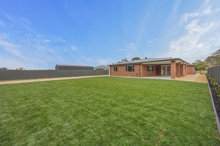 Spacious High End Family Home - Photo 4
