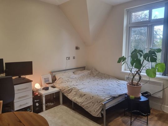 Studio Flat, Gala House, B5 - Photo 1