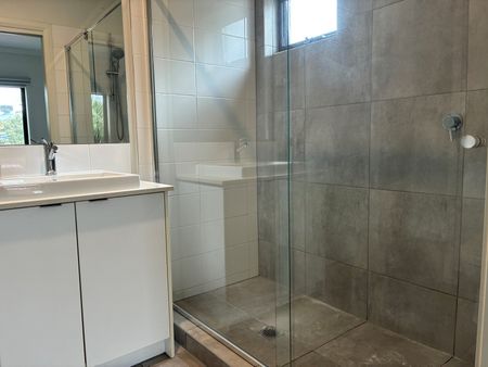 9A Vautier Place, South Morang VIC 3752 - Photo 2