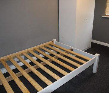 1 bedroom in a house share to rent - Photo 2