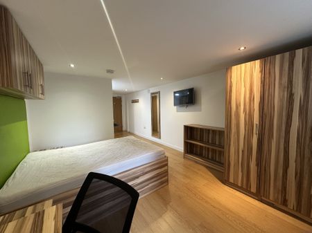 30 Kirkgate, Huddersfield - Photo 4