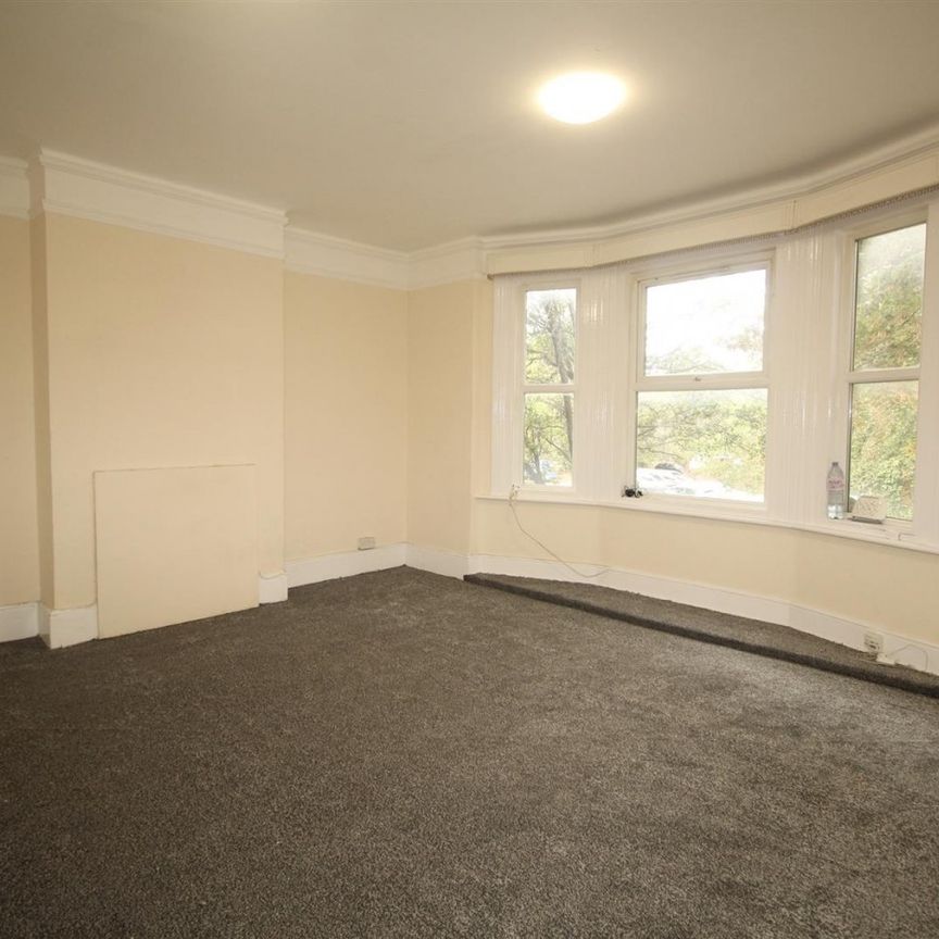 5 Bedroom Flat - Above Shop To Let - Photo 1