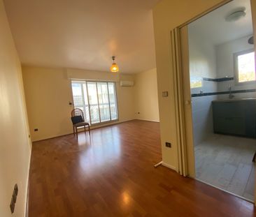 Location Appartement 2 pièces 50m² MARSEILLE 8ème - Photo 2