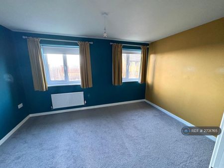 3 bedroom semi-detached house to rent - Photo 2