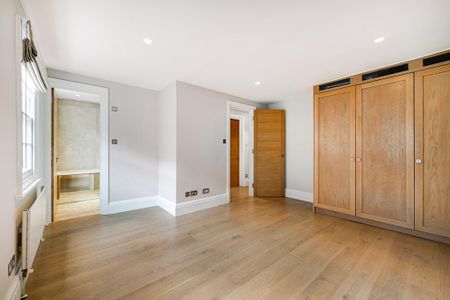 4 bedroom mews to rent - Photo 4