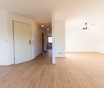 Helle 3-Zimmer Dachgeschoss-Wohnung im Zweifamilienhaus | MHH-Nähe - Foto 3