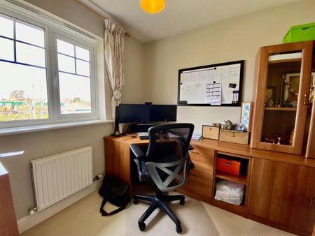 4 bedroom semi-detached house to rent - Photo 5