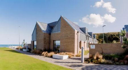 Deluxe Plus Ensuite with Sea View - Photo 5