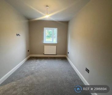 4 bedroom end of terrace house to rent - Photo 2