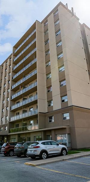 Pontiac Court – Highrise - Photo 1