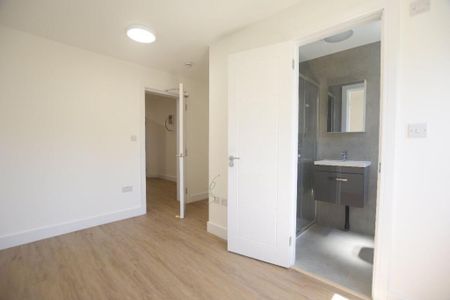 The Meadow Way, HA3 7BW, Harrow - Photo 3