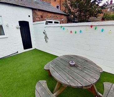 1 bedroom in a house share to rent - Photo 1