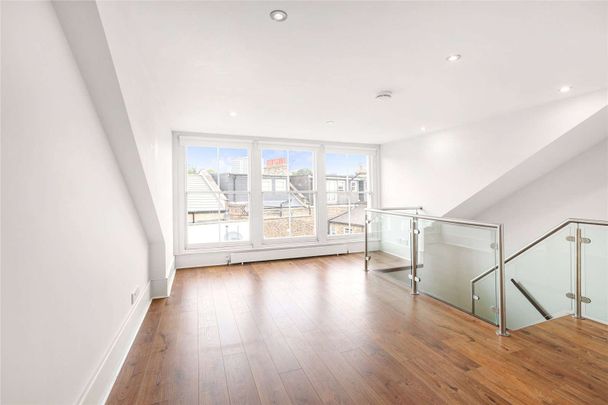 Beautifully maintained four bedroom family home. - Photo 1