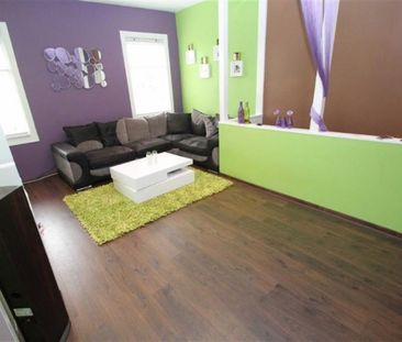 2 bedroom Flat To Let Total Size: 850 SQ FT - Photo 2