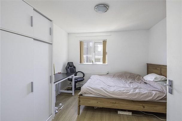 3 bedroom in Islington - Photo 1