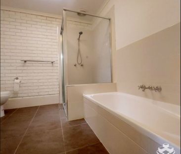 SUNNYBANK HILLS PRIMARY SCHOOL CATCHMENT -3 BEDROOMS TOWNHOUSE - Photo 4