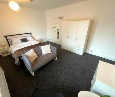 1 bedroom in a house share to rent - Photo 4