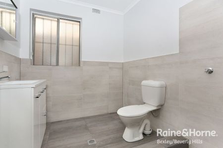 Spacious flat with courtyard - Photo 2