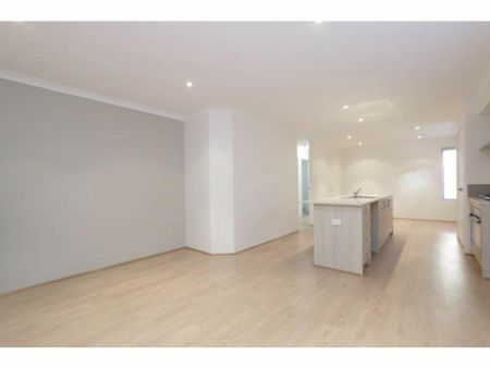 BREAK LEASE - Spacious Family Home with Study & Alfresco Living - Photo 3