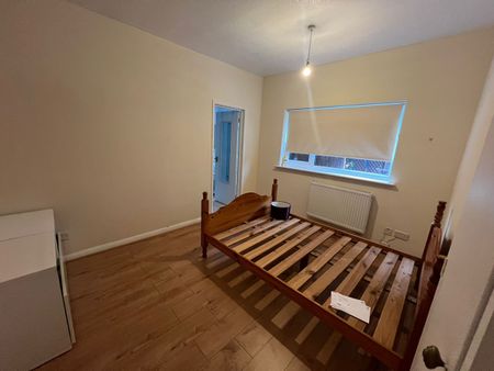 1 Bed Flat, Sherwood Gardens, IG11 - Photo 2