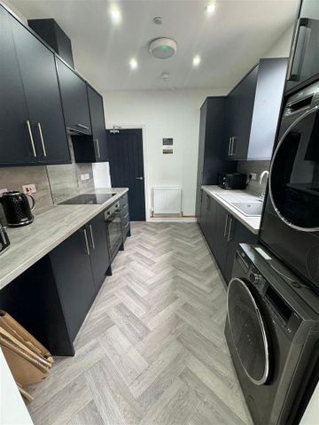 1 bedroom in a house share to rent - Photo 4