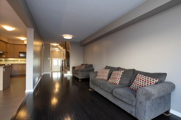 For Lease - 917 Torovin Private, Cyrville - Carson Grove - Pineview, Ontario - Photo 1