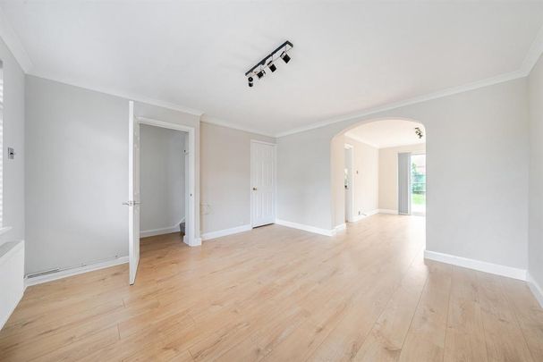 3 bedroom end of terrace house to rent - Photo 1